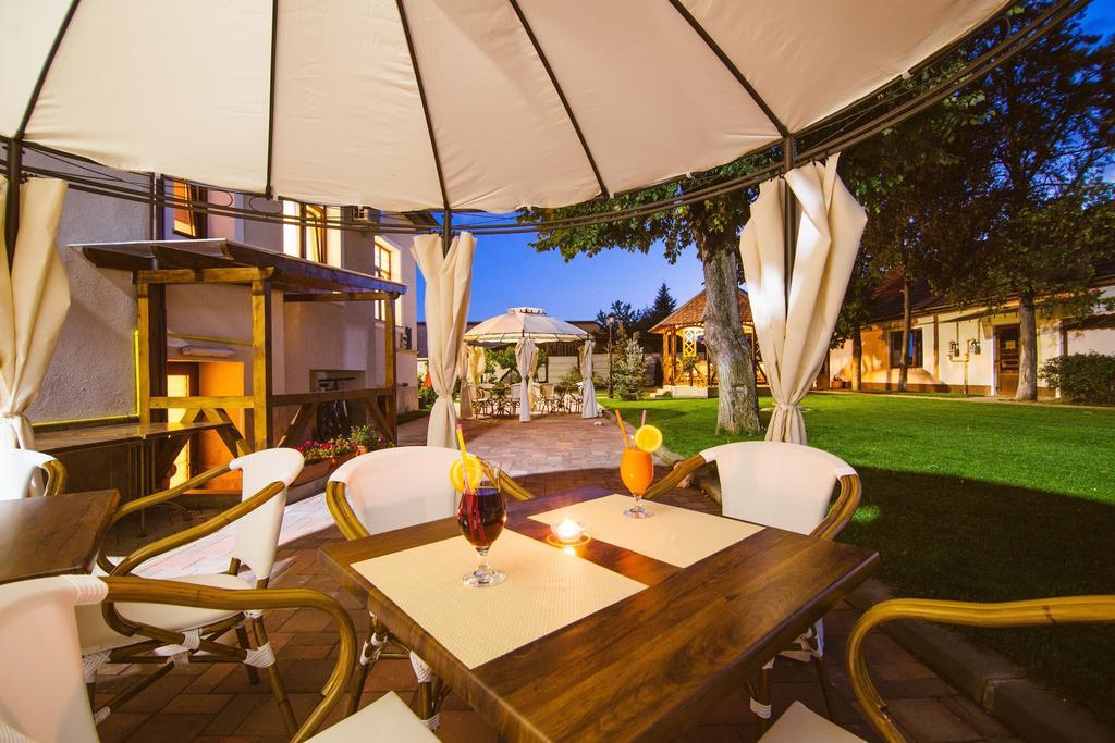 Hotel Karlhof à Sebeş Extérieur photo